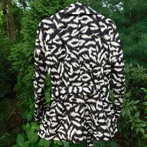 Darjoni Stylish Belted Jacket with Ruffled Collar - Picture 3 of 3